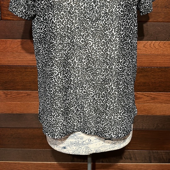 Blair Scoop Neck Short Sleeve Sheer Black and White Geometric Pattern Blouse - Picture 3 of 9